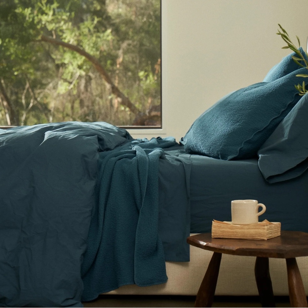 Coyuchi king duvet and 2 standard pillowcases